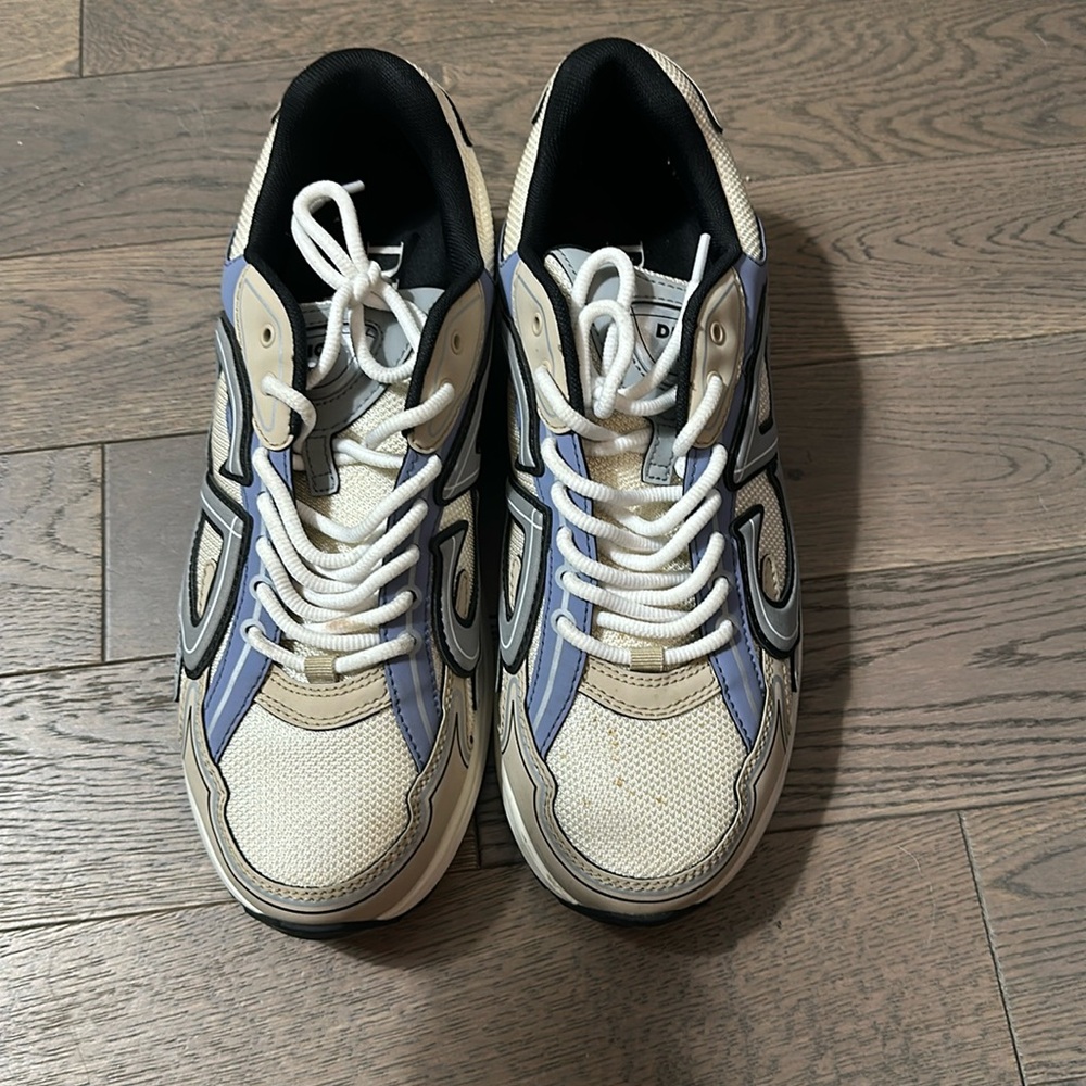 Men’s Dior sneakers. See pics for all details. 100% authentic   Like new.